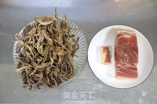 腊肉蒸雪里蕻步骤1