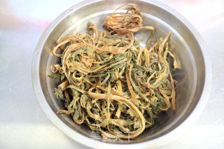 腊肉蒸雪里蕻步骤4