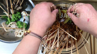 家常钵钵鸡，简单方便，随便煮点什么都好吃，自己做吃到撑。步骤8