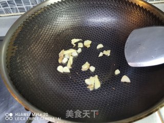 酸菜粉肠煲步骤3