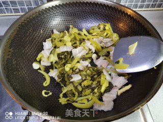 酸菜粉肠煲步骤5