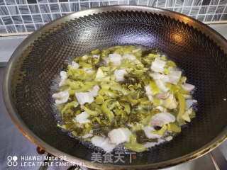 酸菜粉肠煲步骤6