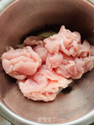 香干土豆炒肉片步骤1