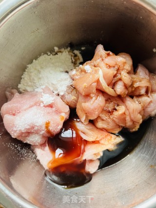 香干土豆炒肉片步骤2