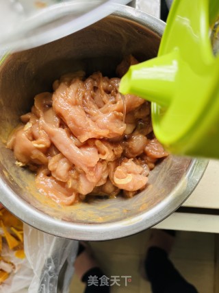 香干土豆炒肉片步骤3