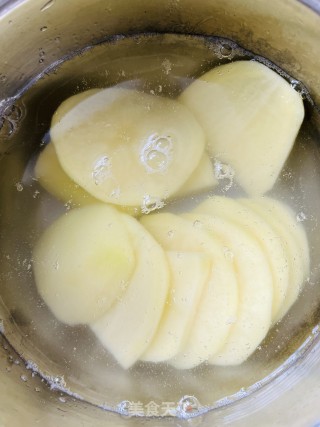 香干土豆炒肉片步骤4