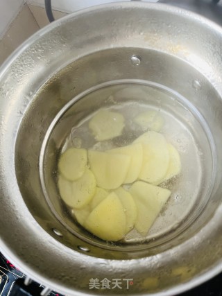 香干土豆炒肉片步骤5