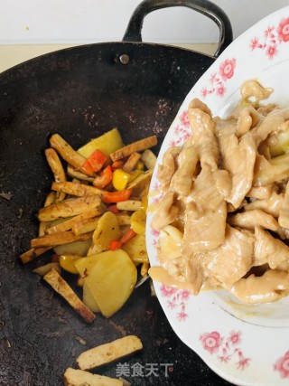 香干土豆炒肉片步骤16