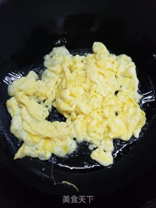 青椒洋葱香菇炒鸡蛋步骤2
