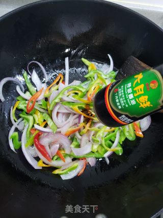 青椒洋葱香菇炒鸡蛋步骤6