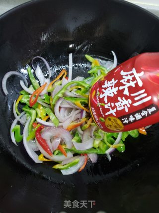 青椒洋葱香菇炒鸡蛋步骤7