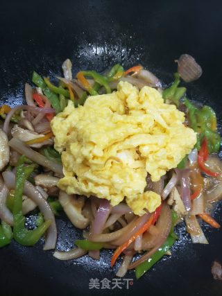 青椒洋葱香菇炒鸡蛋步骤9