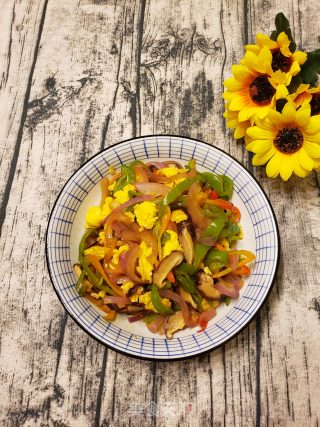 青椒洋葱香菇炒鸡蛋步骤13