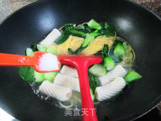 包心鱼卷青菜玉米面条步骤6