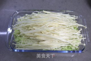 老干妈拌圆白菜金针菇步骤3