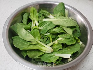 青菜草菇步骤1 青菜草菇步骤1