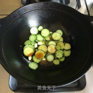 蒜香黄瓜片步骤3