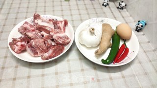 椒盐排骨步骤1