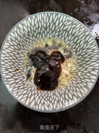 蒜蓉豆豉蒸黄骨鱼步骤6
