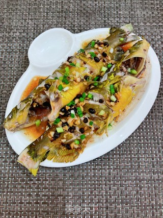 蒜蓉豆豉蒸黄骨鱼步骤12