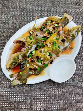 蒜蓉豆豉蒸黄骨鱼步骤11