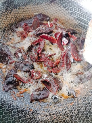 糖焖腊猪肝步骤5