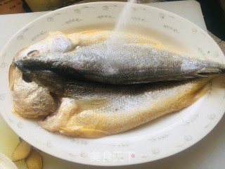 清蒸大黄鱼步骤2