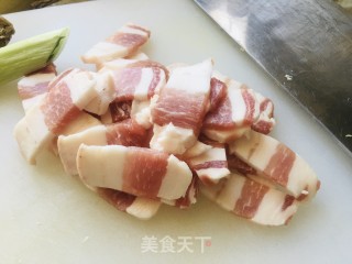 红烧肉白菜炖土豆步骤1