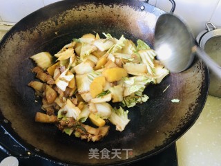 红烧肉白菜炖土豆步骤6