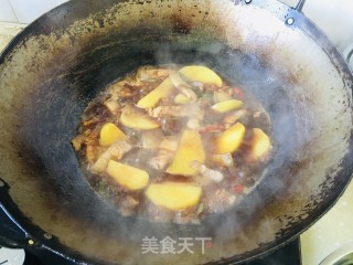 红烧肉白菜炖土豆步骤5
