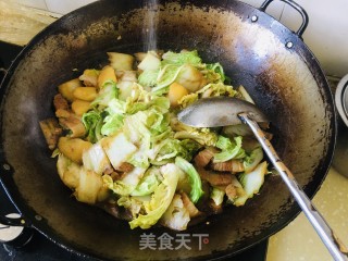 红烧肉白菜炖土豆步骤7