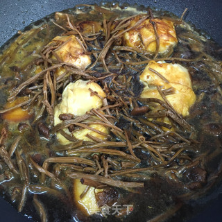 茶树菇板栗烧鸡腿步骤8