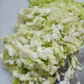 “白菜”虾酱炒白菜步骤2 “白菜”虾酱炒白菜步骤2