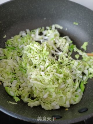 “白菜”虾酱炒白菜步骤7 “白菜”虾酱炒白菜步骤7