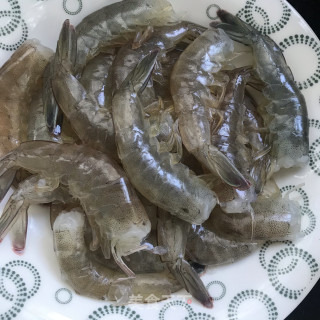 酸甜吮指虾步骤2