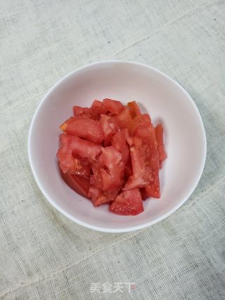 酸甜鲜香番茄鱼丸金针菇粉丝煲步骤1 酸甜鲜香番茄鱼丸金针菇粉丝煲步骤1