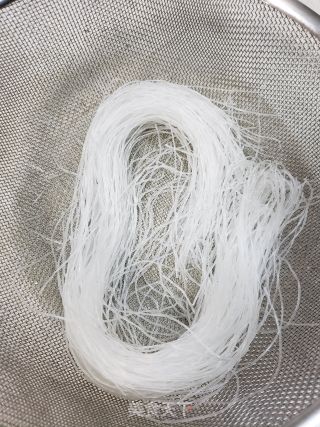 酸甜鲜香番茄鱼丸金针菇粉丝煲步骤3 酸甜鲜香番茄鱼丸金针菇粉丝煲步骤3