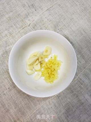酸甜鲜香番茄鱼丸金针菇粉丝煲步骤5 酸甜鲜香番茄鱼丸金针菇粉丝煲步骤5