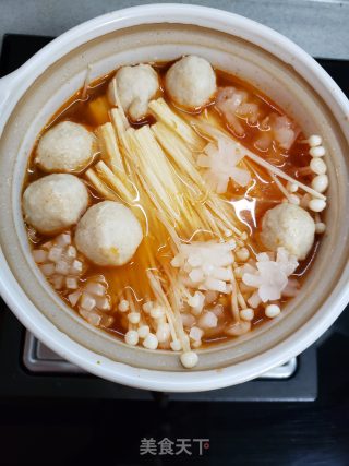 酸甜鲜香番茄鱼丸金针菇粉丝煲步骤9 酸甜鲜香番茄鱼丸金针菇粉丝煲步骤9