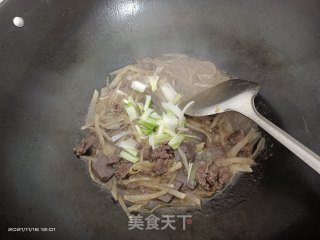 萝卜牛肉步骤6
