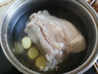 白菜炒回锅肉步骤2