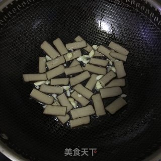 鸡蛋干炒茼蒿步骤2