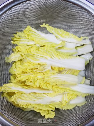 素炖白菜粉条步骤1