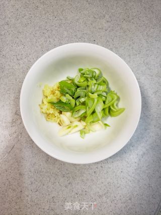 素炖白菜粉条步骤3