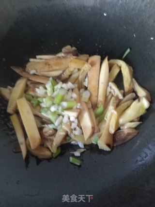 芹菜炒杏鲍菇步骤6