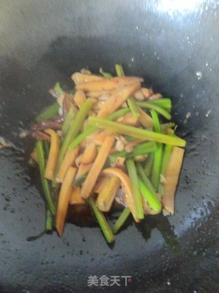 芹菜炒杏鲍菇步骤11