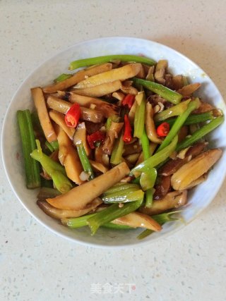 芹菜炒杏鲍菇步骤14