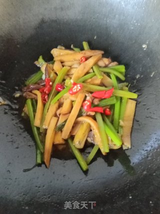 芹菜炒杏鲍菇步骤12