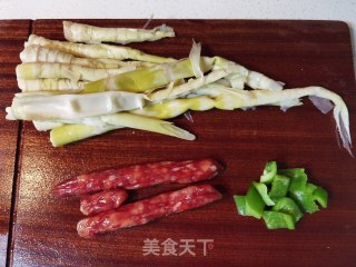 腊肠炒笋干步骤1