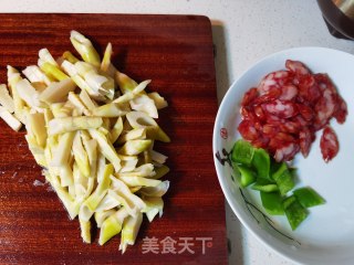 腊肠炒笋干步骤2